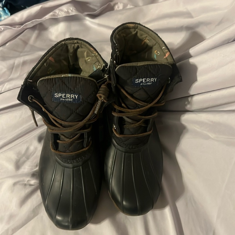 Women’s Sperry duck boots, size 6